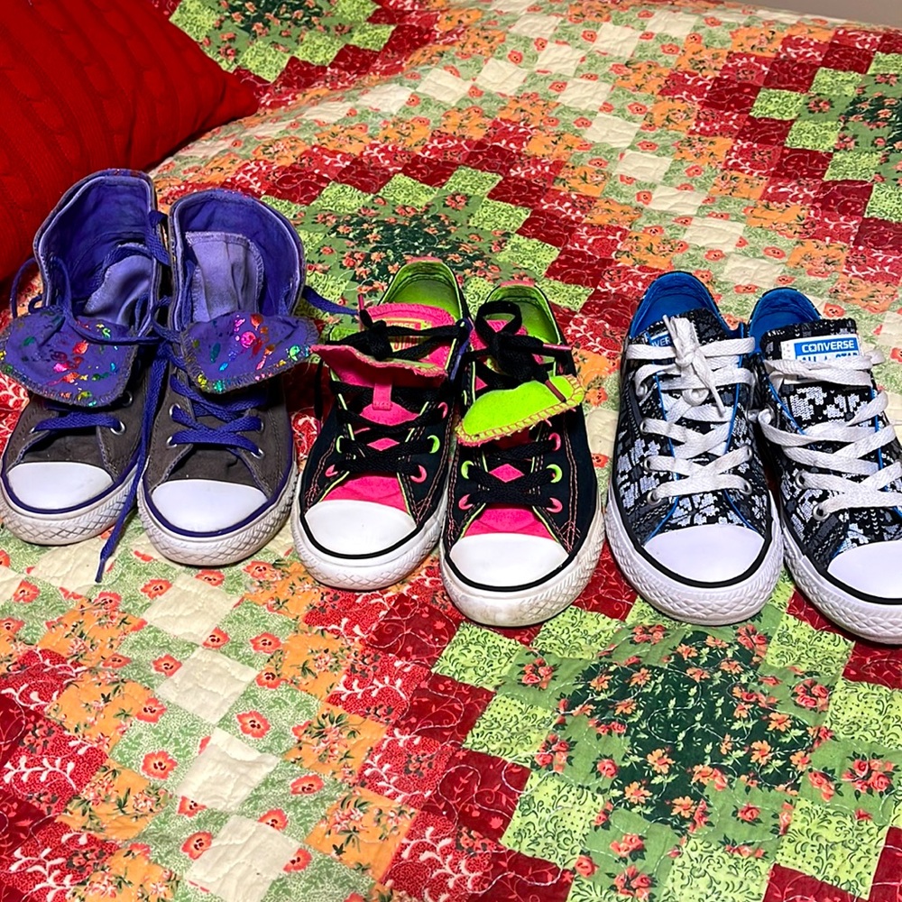 “Lot” of girls Converse size 1 sneakers.